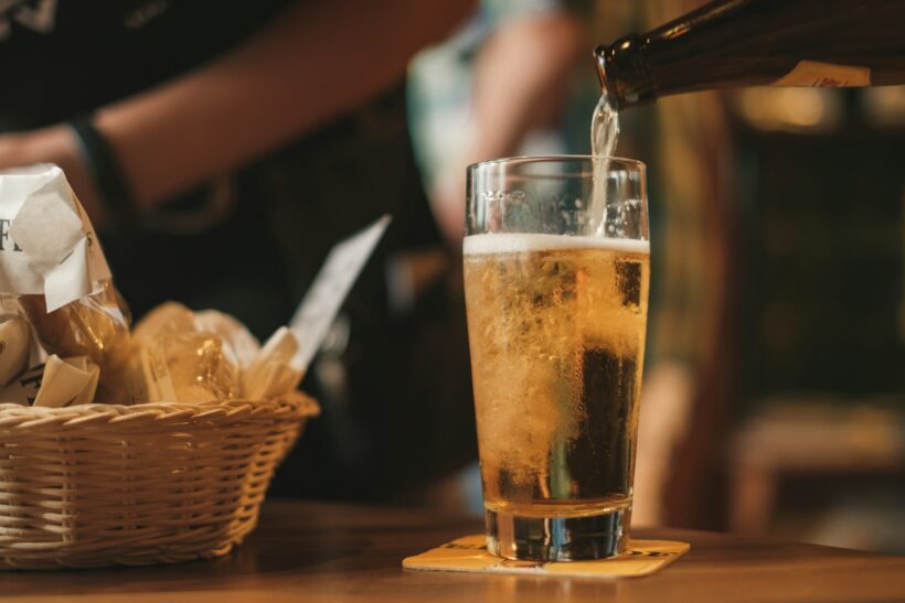 Experts waarschuwen: dit doen bijna alle bierliefhebbers fout bij het inschenken